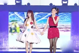 张韶涵、范玮琪牵手合唱《如果的事》，两人甜蜜的让人羡慕！视频封面