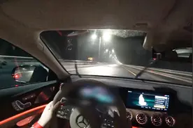 奔驰AMG GT63S挑战宝马M5，谁更胜一筹？比一比才知道差距这么大视频封面