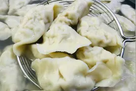 丝瓜包饺子，没想到这么好吃，教你调馅方法，一口一个太香了视频封面