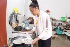 老公网购2斤生蚝，味道太腥了，媳妇煮成了耗油，能煮了多少耗油视频封面