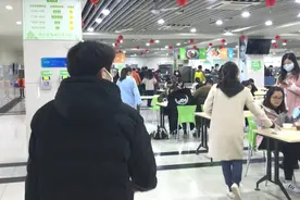 程序员小伙吃食堂，一年胖了20斤。这个互联网公司食堂怎么肥四？视频封面