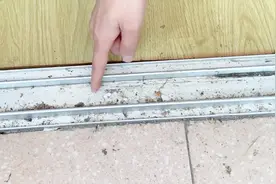 门框缝隙太脏不好清洁？百洁布这样剪一剪更好用，太棒了视频封面