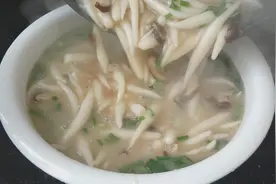 客家老鼠粄这样做一锅，孩子都不挑食了，咸香汤美，吃3碗还想吃