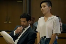 美国的金牌律师有多厉害？打官司只看两眼报告，五分钟就能打赢！视频封面