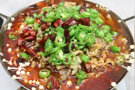 肥牛卷别刷火锅吃了，教你做飘香肥牛，麻辣鲜香烫，牛肉鲜嫩不腥视频封面