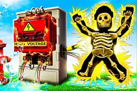 Roblox死神来了模拟器：搞笑死神大冒险！被铁砧压扁！小格解说视频封面