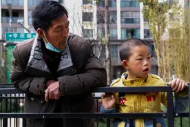 哥哥去世丢下孤儿寡母，弟弟不顾流言蜚语娶嫂子为妻，结果是悲剧视频封面