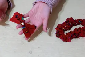 教你用旧衣服布料做个发带，固定头发，还能起到装饰作用