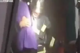 你真棒！家中失火，13岁男孩在浴室成功教科书式自救视频封面