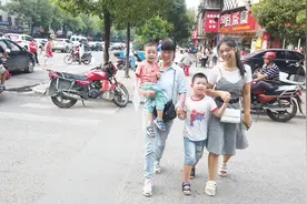 小希终于见到孩子，此刻心情太激动，希望时光停留在这一刻视频封面