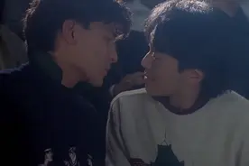 华仔和星爷亲上了！真佩服旁边的演员，这都不笑场视频封面