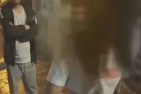 撒泼！女子违规遛犬还咬伤民警 嘶声力竭让人叹为观止视频封面