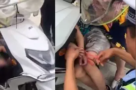 男童被亲妈残忍捆绑横放电车踏板，手脚青紫，嚎啕大哭引来交警视频封面