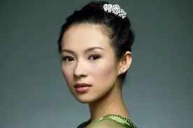 章子怡出海冲浪，二胎后泳装照依旧惊艳，女神依旧在线！视频封面