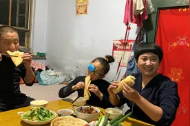 烙饼好吃和面是关键，掌握这个技巧，酥香柔软又多层，凉了也不硬视频封面