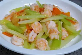 虾仁炒西芹，无需太多调料，鲜香味美做法简单，健康又好吃视频封面