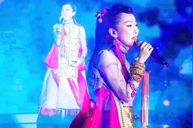 她在春晚一夜爆红，经历“假唱”风波之后，35岁扬言退出歌坛？视频封面