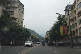 初到雅安天全县看看县城怎么样 路的走向不是正东正西 容易掉向视频封面