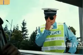 爆笑交警：张家辉不愧是警察出身，他的架势绝了！成龙拦一个车队视频封面