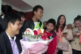 贵州安顺，新郎第一次求婚，一直笑个不停，突然响起一首歌视频封面