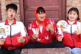 妈妈给甜甜兄妹俩买了DIY扇子，自己亲手画的扇子，好看又实用！视频封面