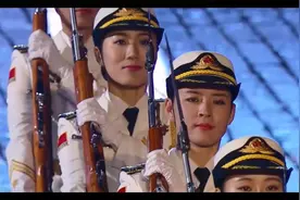 看到中国女兵仪仗队表演都会被惊艳到,整齐如一给人一种美的享受视频封面