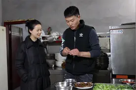 琼妹已经到孕中期了，公婆都不让帮忙干活，生怕有闪失视频封面