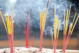 为啥烧香只能烧三根，还忌讳两短一长？看完终于明白了！视频封面