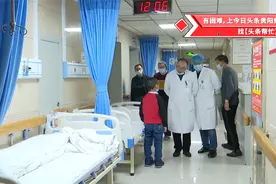 男孩“被丢”医院，妈妈仍未出现，妈妈：我现在自身难保！视频封面