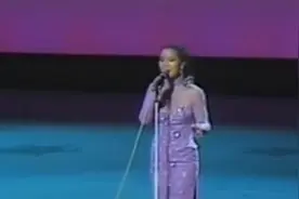 作为国际巨星，邓丽君精通多国语言，语言天赋更是让人惊叹视频封面