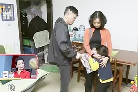 严厉爸爸太冷漠，陪孩子玩自己却走开，妈妈无力吐槽！视频封面