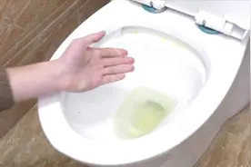 不管马桶有多厚的黄渍，马桶里撒一把，一冲就干净，早学会早省事视频封面