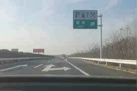 高速公路服务区的进出操作演示视频封面