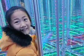 小学生第2次闯蜂巢迷宫，这次没有遇到队友，看看能找到出口吗视频封面