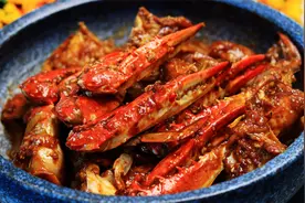 香辣螃蟹的家常做法，味道鲜美，香辣过瘾，上桌连蟹脚都不剩视频封面