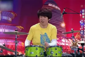 中国人：19岁男生挺文静，打上架子鼓就像变了个人，太疯狂了！视频封面