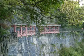 张家界永定区副区长检查天门山等景区安全生产工作视频封面
