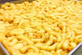 家庭自制沙琪玛，外酥里软，甜而不腻，今年年货就用它了，先收藏视频封面