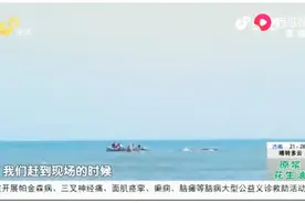 回不来了！青岛一中年女子海边散心，海水涨潮被困礁石精神失控视频封面