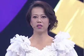门当户对：大姐穿着婚纱上台寻求真爱，儿子才2岁，大叔不介意视频封面