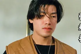 看看张耀扬26年里的容颜变化，时光无情，但“乌鸦哥”越老越面善视频封面