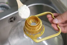 空油桶里全是油污怎么洗？简单一招，不用洗洁精，洗得干净不留油视频封面