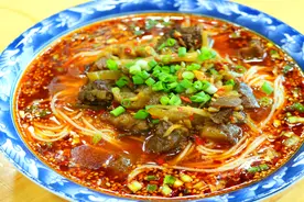吃了这么多的酸菜牛肉面，只有这样做才好吃过瘾，我一人能吃3碗