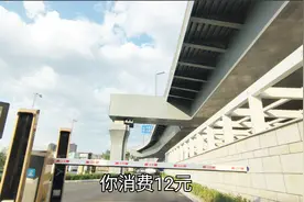 在太原南站的东广场停车，首次体验到了免费停车的乐趣！视频封面