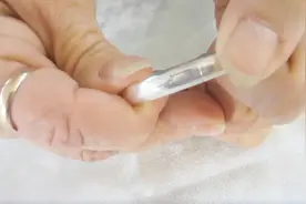 为何说银手镯不能乱带，原来不是迷信传闻，现在知道还不晚视频封面
