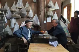 贵州深山一位70岁老中医，光把脉就知道你啥病，看病的人络绎不绝视频封面