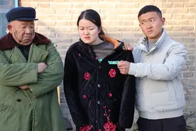 妻子花398万给弟弟买车买房，丈夫怒提离婚，两个月后报应来了视频封面