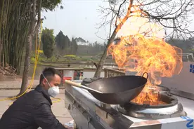 酒楼猛火灶适合普通家庭使用吗？厨师长用这个视频告诉你答案视频封面