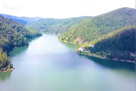 飞越罗马尼亚4K UHD-轻松的音乐以及美丽的自然视频-4K UHD视频封面