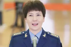 抗癌成功的女飞行员升任军级，她说：“遗憾只能为祖国牺牲一次”视频封面
